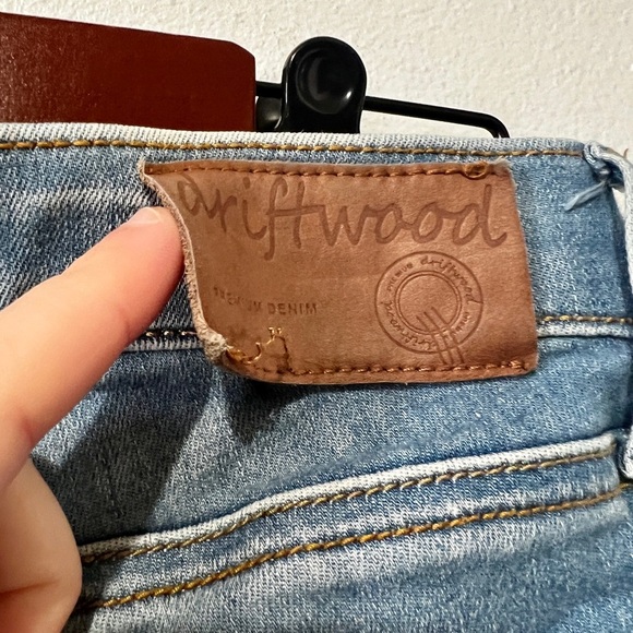Driftwood Sophia Cropped Straight Leg Cuffed Jean - Size 27 - Picture 13 of 15